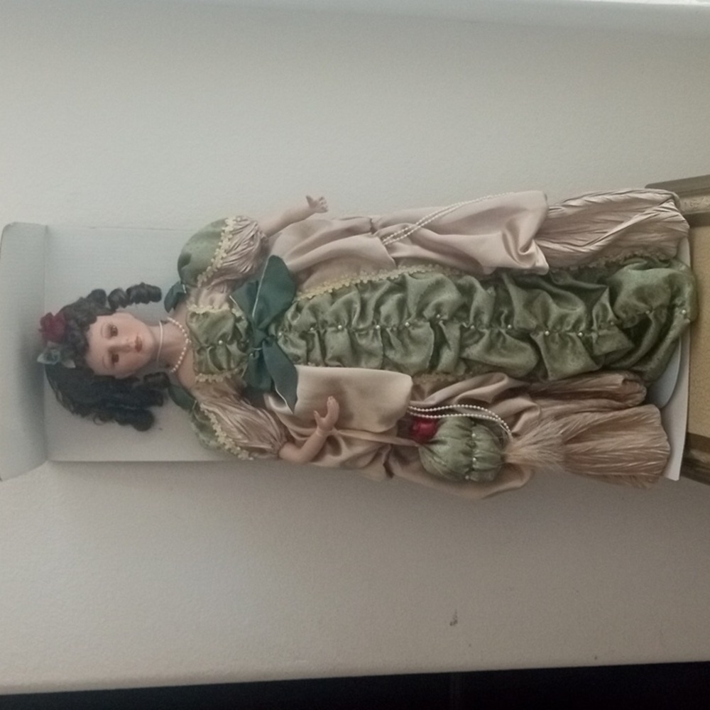 Victorian Porcelain Doll w Box 17" Midwestern Home Products - Picture 3 of 15